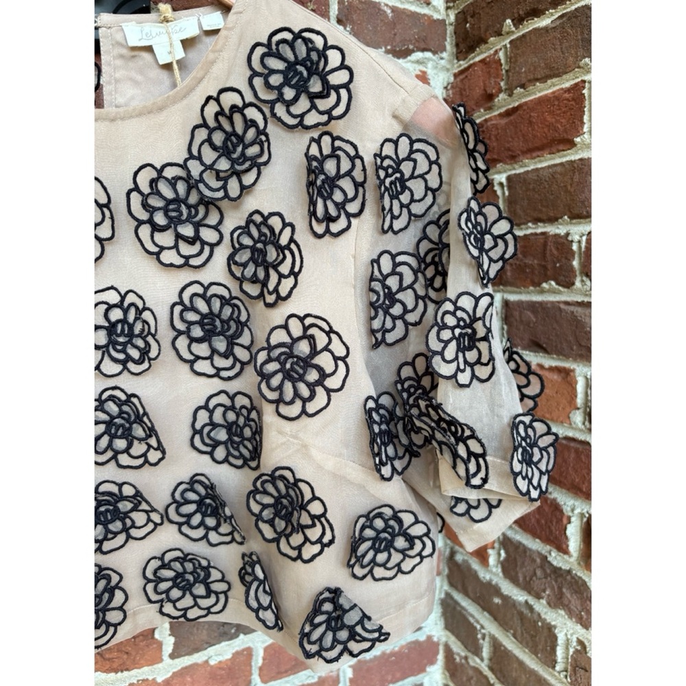 NWT Anthropologie Let Me Be Cropped Button Back Floral Appliqué Top  Size Medium - Picture 6 of 13